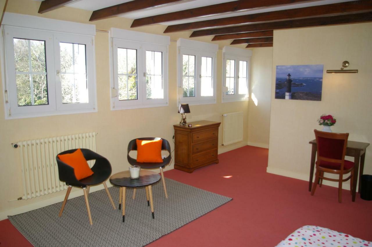 Domaine Les Grandes Roches Bed & Breakfast Tregunc Bagian luar foto