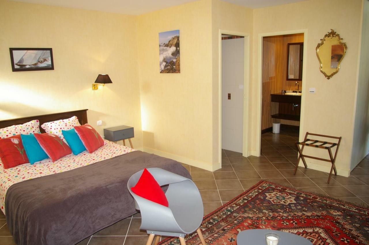 Domaine Les Grandes Roches Bed & Breakfast Tregunc Bagian luar foto